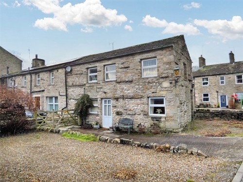 Arrange a viewing for Hawes, Town Head