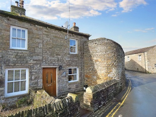 Arrange a viewing for Hawes, Gayle