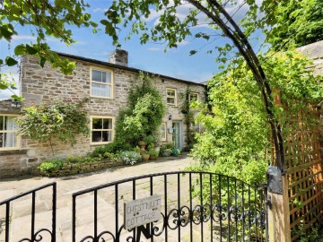 image of Chestnut Cottage, Carperby