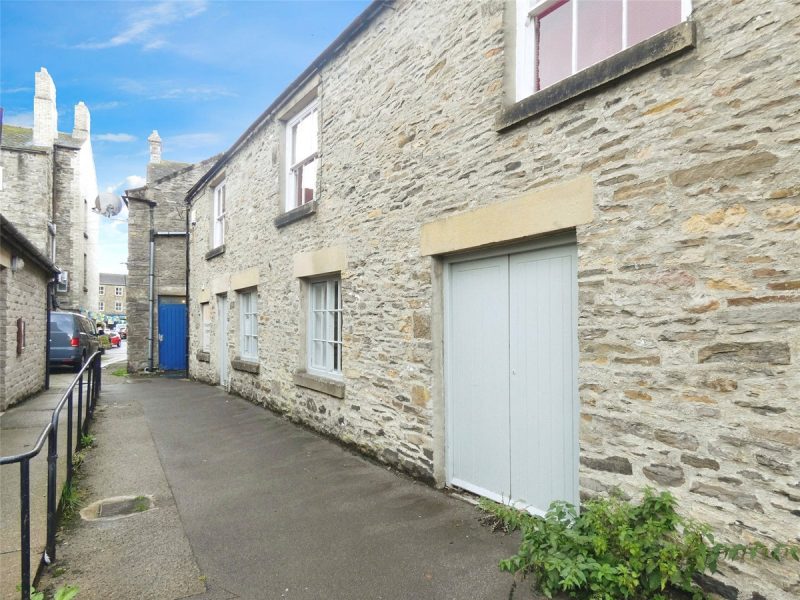 2 Kelberdale Court, Market Place, Leyburn — photo 8