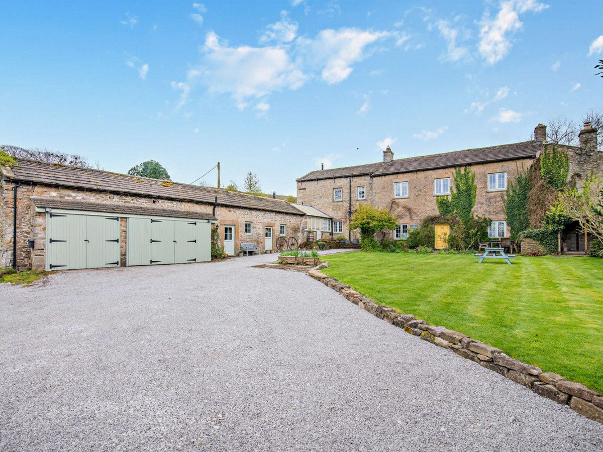 Oak Tree House Farm, West Witton Leyburn, 
DL8 4LR 