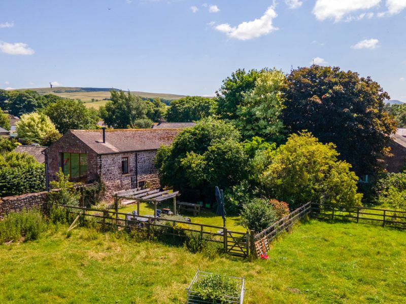 Blossom Barn, Winton