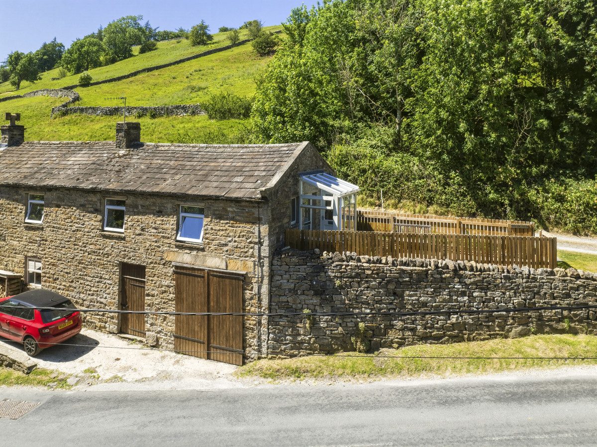 Joyce's Cottage, 2 Brown Hill, Low Row, DL11 6NB