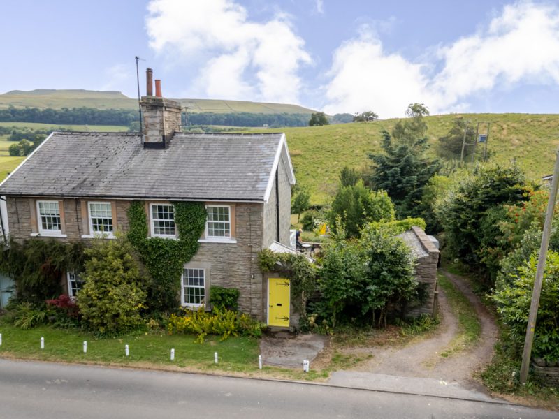 2 West Cottage, Askrigg — photo 1